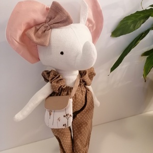 Elefánt kislány kantáros, buggyos overálban - kézműves textil játékfigura, öltöztethető - játék & sport - plüssállat & játékfigura - elefánt - Meska.hu