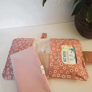 Happy flowers  on old pink  - pelenkázó neszesszer, pelenkázó lappal - baba - mama - pelenkázó, babafürdető kellékek - pelenkázó szett - Meska.hu