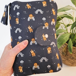 Lions on bluee - pelenkázó neszesszer - Meska.hu