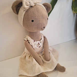 Maci lány pöttyös ruhában - kézműves, öltöztethető textiljáték figura - játék & sport - plüssállat & játékfigura - maci - Meska.hu