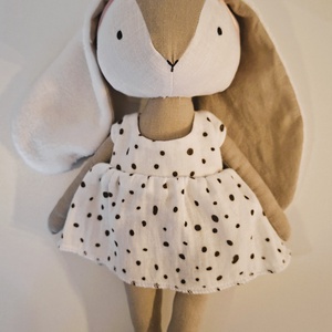 Nyuszi lány, pöttyös ruhában - kézműves gyerekjáték, öltöztethető játékfigura - játék & sport - plüssállat & játékfigura - nyuszi - Meska.hu