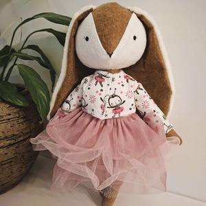 Nyuszi lány, tüll szoknyában, kabátban - kézműves gyerekjáték, öltöztethető játékfigura - játék & sport - plüssállat & játékfigura - nyuszi - Meska.hu