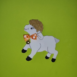 Fehér kis bárány kolomppal a nyakában, hűtőmágnes, Otthon & Életmód, Konyhafelszerelés, tálalás, Konyhai dekoráció, Hűtőmágnes, Festett tárgyak, Mindenmás, MESKA