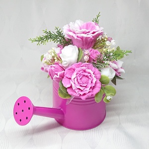 Pink - fehér szappanvirág csokor fém locsolókannában  - Meska.hu