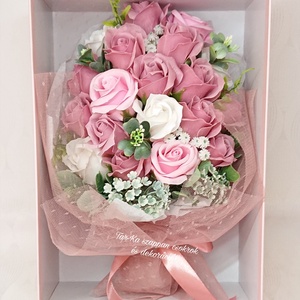 Óriás 19 szálas szappanrózsa csokrok díszdobozban  - otthon & életmód - dekoráció - virágdísz és tartó - csokor & virágdísz - Meska.hu Óriás 19 szálas szappanrózsa csokrok díszdobozban  - otthon & életmód - dekoráció - virágdísz és tartó - csokor & virágdísz - Meska.hu