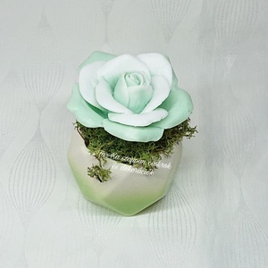 Zöld szappanrózsa színátmenetes kerámia kaspóban  - otthon & életmód - dekoráció - virágdísz és tartó - csokor & virágdísz - Meska.hu