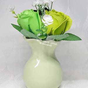 3 szál szappanrózsa vázában  - Meska.hu