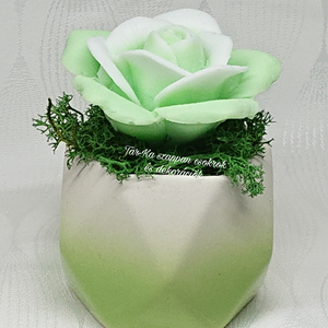 Zöld szappanrózsa színátmenetes kerámia kaspóban  - Meska.hu