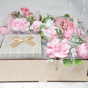 Exkluzív szeretet csomag szappanvirágokkal és ásvány karkötővel  - otthon & életmód - virágdekoráció - virágok - virágcsokor - Meska.hu