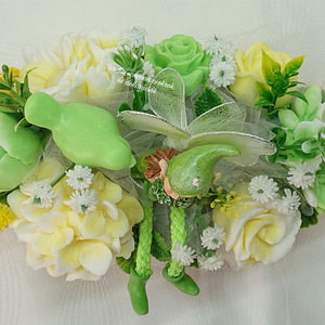 Tündéres szappanvirág csokor csónak alakú kaspóban  - otthon & életmód - virágdekoráció - virágdíszek - virágdísz kaspóban - Meska.hu