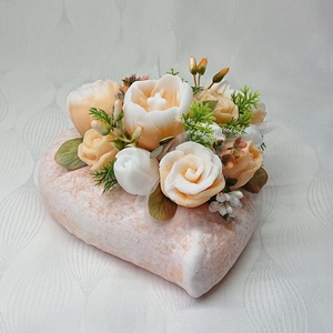 Barack vagy lila szappanvirág csokor szív kerámia kaspóban  - Meska.hu