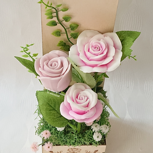 Szeretettel Anyák napjára! illatos szappanrózsák fa dobozban  - otthon & életmód - virágdekoráció - virágok - virágbox - Meska.hu