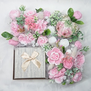 Exkluzív szeretet csomag szappanvirágokkal és ásvány karkötővel  - Meska.hu