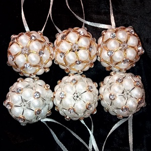 Arany-ezüst hógömbök- strasszos karácsonyfadíszek gyöngyből - karácsony - karácsonyi lakásdekoráció - karácsonyfadíszek - Meska.hu