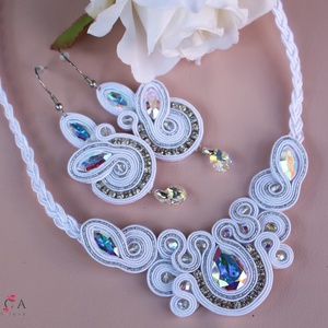 Menyasszonyi egyedi sujtás ékszer, nyaklánc és fülbevaló, antiallergén nemesacél, Swarovski kristályokkal - esküvő - ékszer - ékszerszett - Meska.hu Menyasszonyi egyedi sujtás ékszer, nyaklánc és fülbevaló, antiallergén nemesacél, Swarovski kristályokkal - esküvő - ékszer - ékszerszett - Meska.hu
