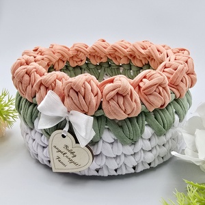 Horgolt tulipános tárolókosár egyedi felirattal, barack szín. Ajándék anyák napjára - otthon & életmód - tárolás & rendszerezés - tárolókosár - Meska.hu