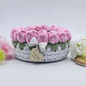 Horgolt tulipános tárolókosár egyedi felirattal, rózsaszín. Ajándék pedagógusnapra, Otthon & Életmód, Tárolás & Rendszerezés, Tárolókosár, Horgolás, Gravírozás, pirográfia, MESKA