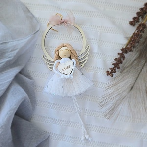 Makramé angyalka karikával, gravírozott szívvel - Ajándék anyák napjára, óvó néniknek, tanító néniknek - otthon & életmód - dekoráció - fali és függő dekoráció - falra akasztható dekor - Meska.hu