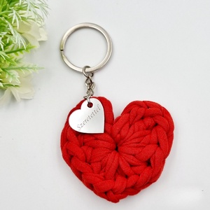 Horgolt szív kulcstartó gravírozott medállal, egyedi ajándékkártyán - Anyák napi ajándék (03) - táska & tok - kulcstartó & táskadísz - kulcstartó - Meska.hu
