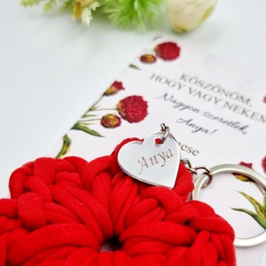 Horgolt virág kulcstartó gravírozott medállal, egyedi ajándékkártyán - Anyák napi ajándék (06) - táska & tok - kulcstartó & táskadísz - kulcstartó - Meska.hu