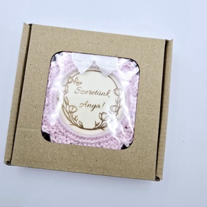 Anyák napi horgolt, gravírozott hűtőmágnes - otthon & életmód - konyhafelszerelés, tálalás - konyhai dekoráció - hűtőmágnes - Meska.hu