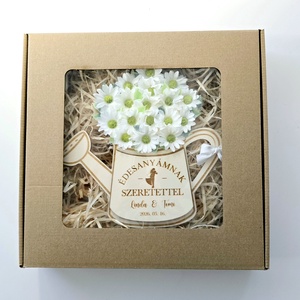 Szülőköszöntő ajándék - selyemvirágokkal díszített egyedi feliratos öntözőkanna 14. - esküvő - emlék & ajándék - szülőköszöntő ajándék - Meska.hu