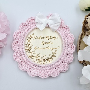 Koszorúslány felkérő ajándék - horgolt, gravírozott hűtőmágnes, Esküvő, Meghívó & Kártya, Koszorúslány felkérő, Gravírozás, pirográfia, Horgolás, MESKA