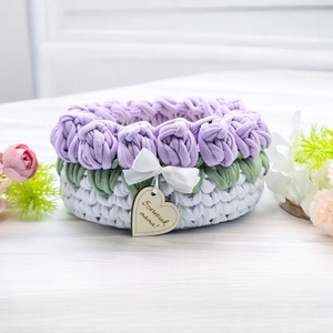 Horgolt tulipános tárolókosár egyedi felirattal, lila szín. Anyák napi ajándék, búcsúajándék óvó néninek, tanító néninek, Otthon & Életmód, Tárolás & Rendszerezés, Tárolókosár, Horgolás, Gravírozás, pirográfia, MESKA