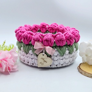 Horgolt tulipános tárolókosár egyedi felirattal, pink. Ajándék pedagógusnapra, Otthon & Életmód, Tárolás & Rendszerezés, Tárolókosár, Horgolás, Gravírozás, pirográfia, MESKA