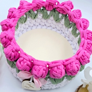 Horgolt tulipános tárolókosár egyedi felirattal, pink. Ajándék pedagógusnapra - otthon & életmód - tárolás & rendszerezés - tárolókosár - Meska.hu