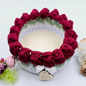 Horgolt tulipános tárolókosár egyedi felirattal, bordó. Ajándék óvó néninek, tanító néninek pedagógusnapra - otthon & életmód - tárolás & rendszerezés - tárolókosár - Meska.hu