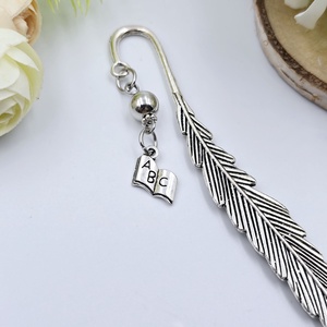 Ajándék tanároknak - Könyvjelző ábécé könyv charm dísszel , Könyv & Zene, Könyvjelző, Gyöngyfűzés, gyöngyhímzés, Ékszerkészítés, MESKA