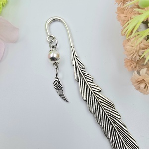 Ajándék hitttan tanároknak - Könyvjelző angyalszárny charm dísszel  - könyv & zene - könyvjelző - Meska.hu