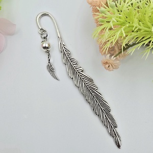 Ajándék hitttan tanároknak - Könyvjelző angyalszárny charm dísszel , Könyv & Zene, Könyvjelző, Gyöngyfűzés, gyöngyhímzés, Ékszerkészítés, Elegáns toll alakú, ötvözetből készült könyvjelző angyalszárny charm díszítéssel, tökéletes ajándék..., MESKA