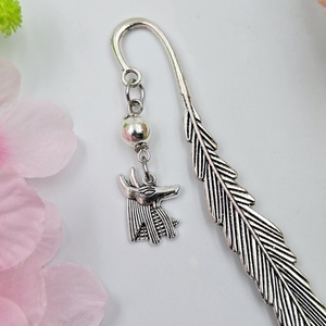 Ajándék történelemtanároknak - Könyvjelző Anubisz egyiptomi isten charm dísszel  - könyv & zene - könyvjelző - Meska.hu