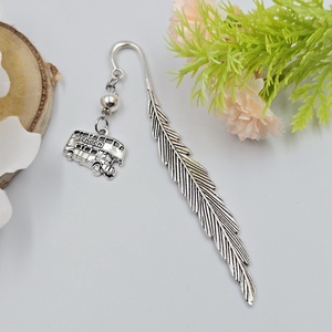 Ajándék angoltanároknak - Könyvjelző London busz charm dísszel , Könyv & Zene, Könyvjelző, Gyöngyfűzés, gyöngyhímzés, Ékszerkészítés, MESKA