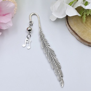 Ajándék énektanároknak - Könyvjelző hangjegy charm dísszel , Könyv & Zene, Könyvjelző, Gyöngyfűzés, gyöngyhímzés, Ékszerkészítés, MESKA