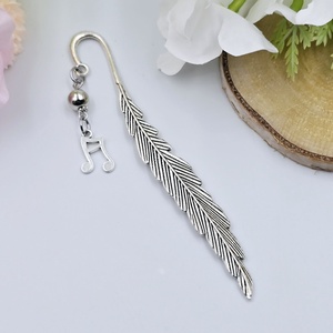 Ajándék énektanároknak - Könyvjelző hangjegy charm dísszel  - könyv & zene - könyvjelző - Meska.hu