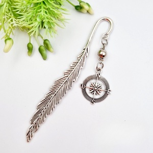 Ajándék földrajztanároknak, osztályfőnöknek - Könyvjelző iránytű charm dísszel , Könyv & Zene, Könyvjelző, Gyöngyfűzés, gyöngyhímzés, Ékszerkészítés, MESKA