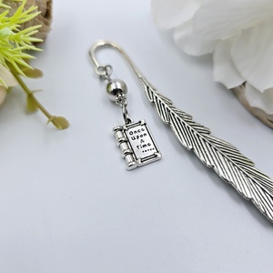 Ajándék magyartanároknak, tanítóknak - Könyvjelző könyv charm dísszel  - könyv & zene - könyvjelző - Meska.hu