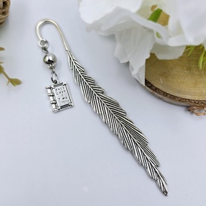 Ajándék magyartanároknak, tanítóknak - Könyvjelző könyv charm dísszel  - Meska.hu