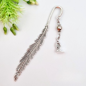 Ajándék kémiatanároknak - Könyvjelző mikroszkóp charm dísszel , Könyv & Zene, Könyvjelző, Gyöngyfűzés, gyöngyhímzés, Ékszerkészítés, MESKA