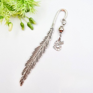 Rajz tanároknak ajándék - Könyvjelző festőpaletta charm dísszel , Könyv & Zene, Könyvjelző, Gyöngyfűzés, gyöngyhímzés, Ékszerkészítés, MESKA