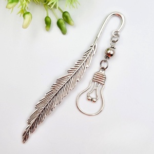 Fizika tanároknak ajándék - Könyvjelző villanykörte charm dísszel , Könyv & Zene, Könyvjelző, Gyöngyfűzés, gyöngyhímzés, Ékszerkészítés, MESKA