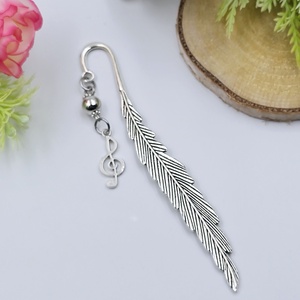 Ajándék énektanároknak - Könyvjelző violinkulcs charm dísszel  - könyv & zene - könyvjelző - Meska.hu