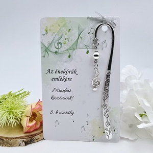 Ajándék énektanároknak ballagásra, pedagógusnapra, tanév végére - Könyvjelző violinkulcs charmmal, ajándékkártyán, Könyv & Zene, Könyvjelző, Gyöngyfűzés, gyöngyhímzés, Ékszerkészítés, MESKA