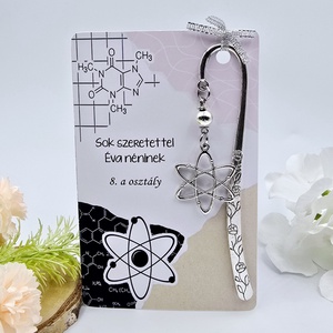 Fizika tanároknak ajándék ballagásra, pedagógusnapra, tanév végére - Könyvjelző atom charmmal, ajándékkártyán, Könyv & Zene, Könyvjelző, Gyöngyfűzés, gyöngyhímzés, Ékszerkészítés, MESKA
