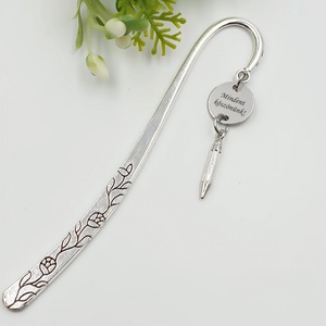 Óvó néninek, tanító néninek, rajz tanároknak ajándék - Gravírozott könyvjelző egyedi felirattal, ceruza charmmal - Meska.hu