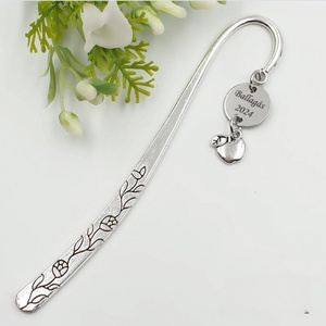 Biológia tanároknak ajándék - Gravírozott könyvjelző egyedi felirattal, alma charmmal, Könyv & Zene, Könyvjelző, Gravírozás, pirográfia, MESKA