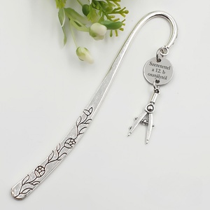 Matematika tanároknak ajándék - Gravírozott könyvjelző egyedi felirattal, körző charmmal, Könyv & Zene, Könyvjelző, Gravírozás, pirográfia, MESKA